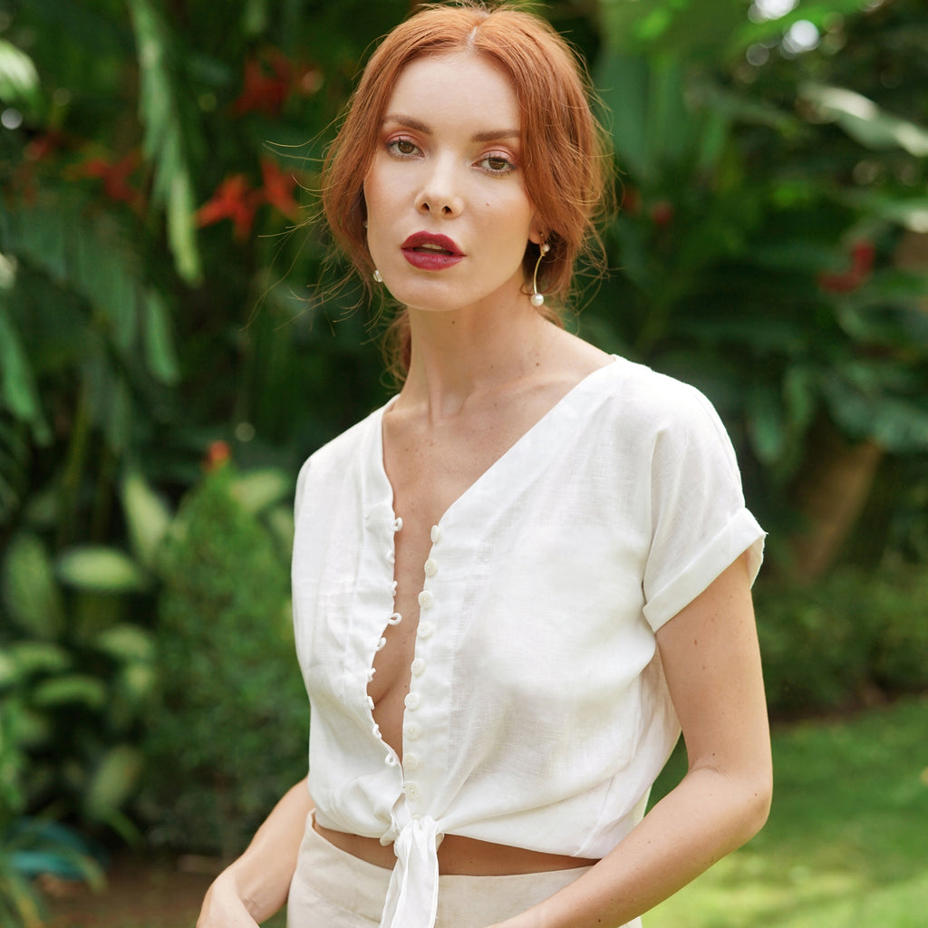The Lana linen shirt is a versatile and timeless piece that seamlessly blends the relaxed and carefree styles of Bali and California. Made from premium quality linen, this shirt offers a luxurious and comfortable wear that's perfect for any season. The natural fabric is lightweight and breathable, providing a cool and airy feel against the skin, while also being durable and long-lasting.