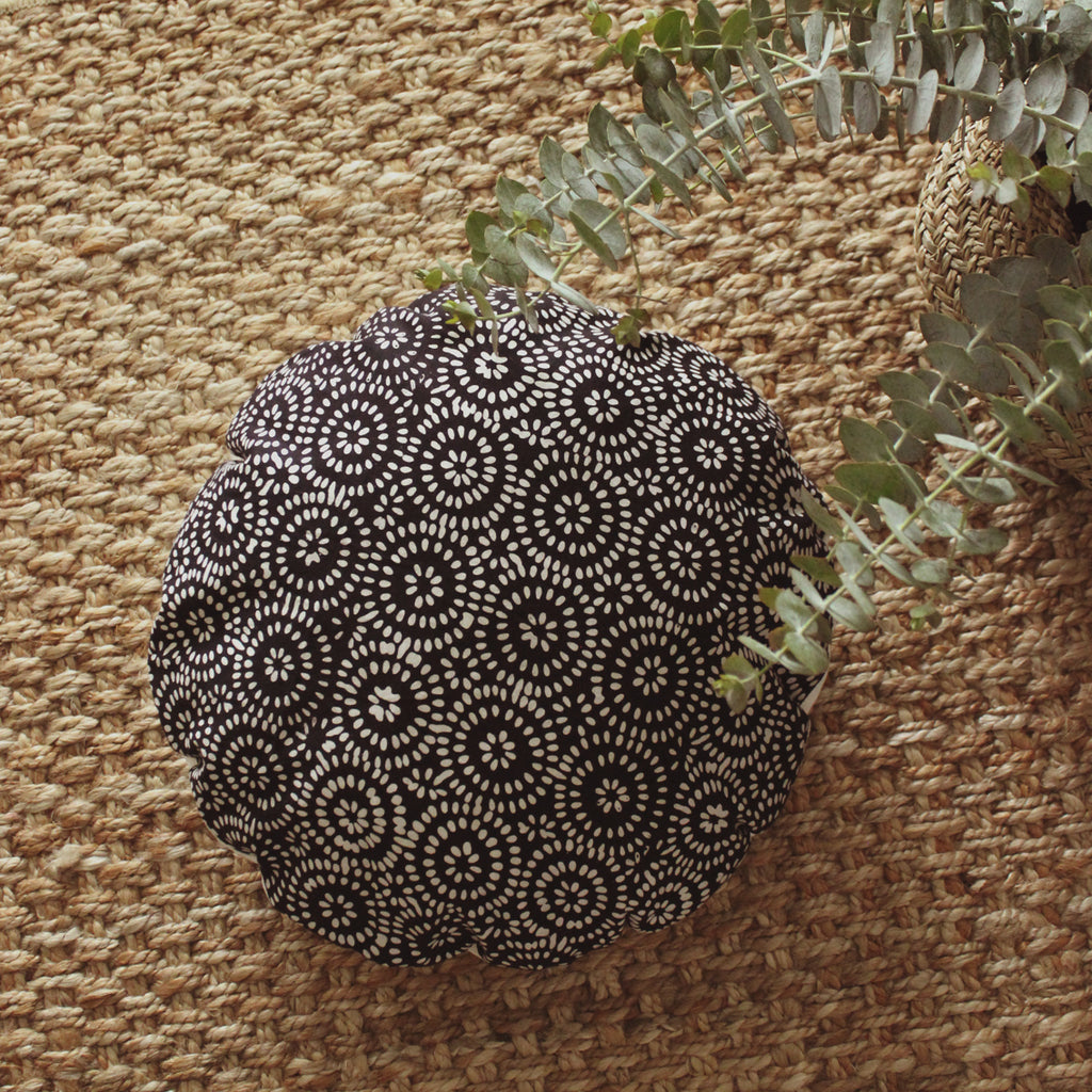Housse de coussin ronde décorative traditionnelle Batik 16" - en bleu marine foncé