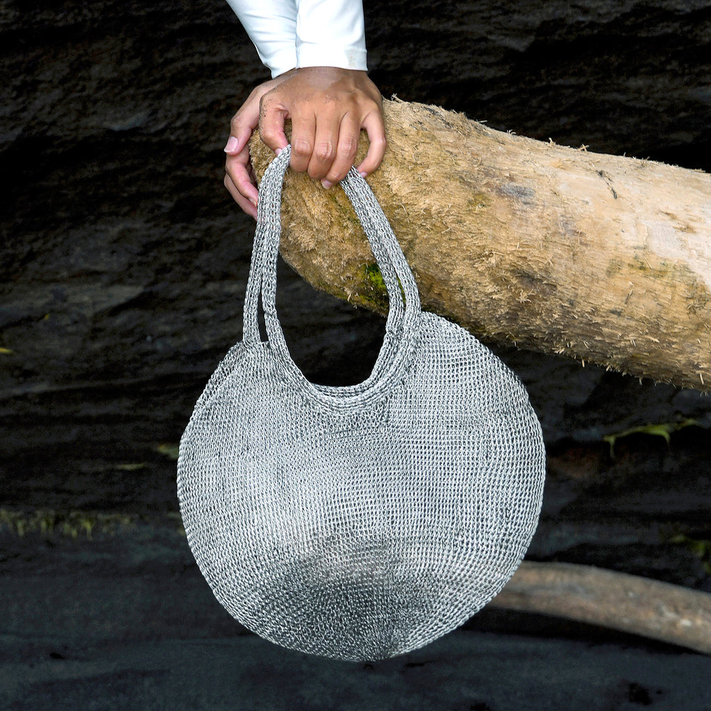 Sol Wire bag in Silver. Precious handwoven tote bag made from stainless metal wire in silver color. Made carefully by our artisans in remote villages in Bali, who create the bags from their very own homes. It is a true masterpiece.